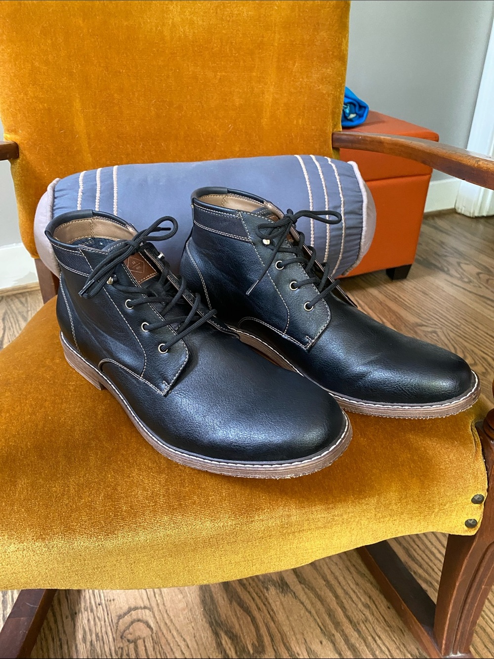 Men's Hawker Rye Black Frausen Leather Chukka Boots - size 11.5
